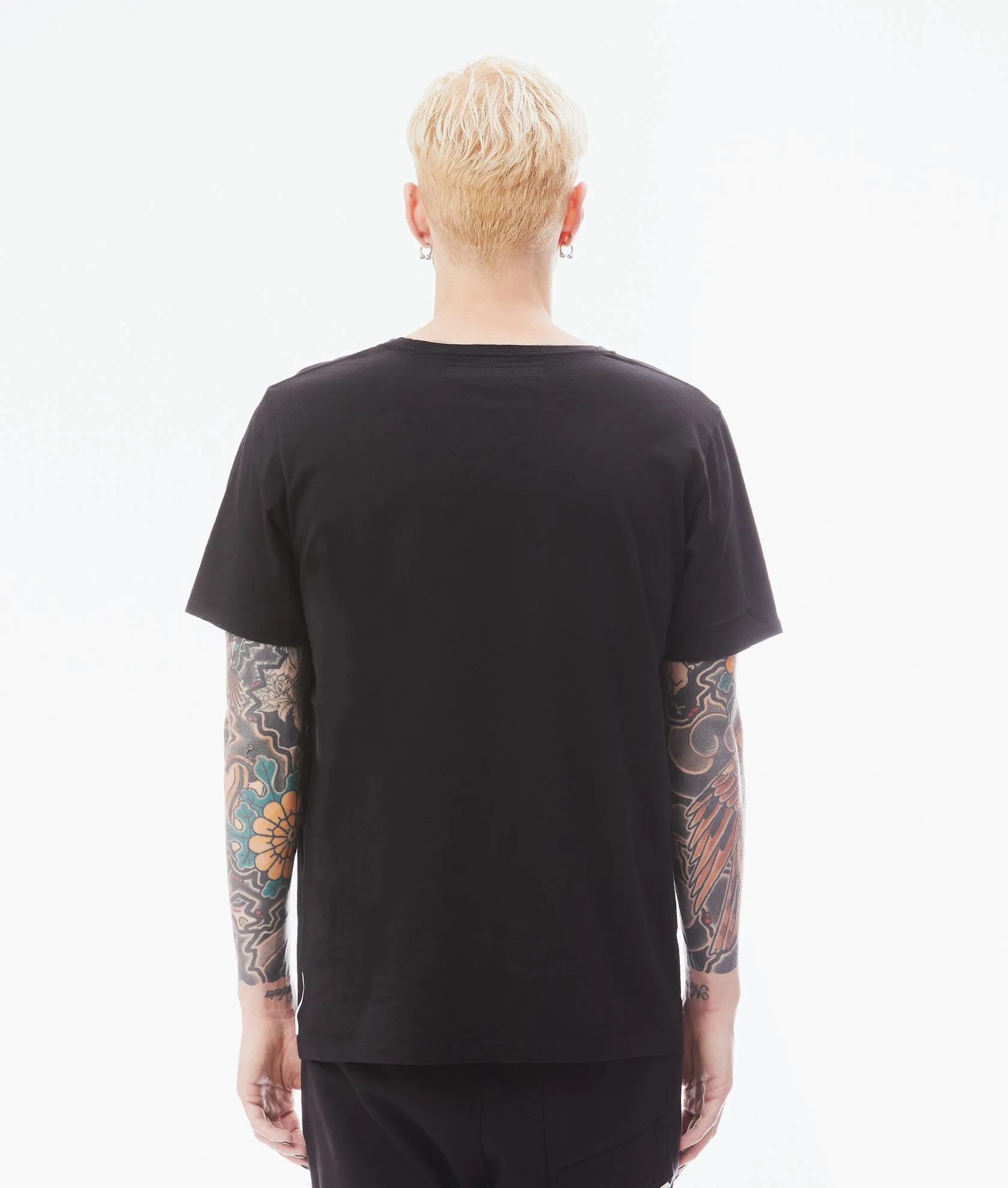 BASIC LOGO CREW NECK TEE IN BLACK