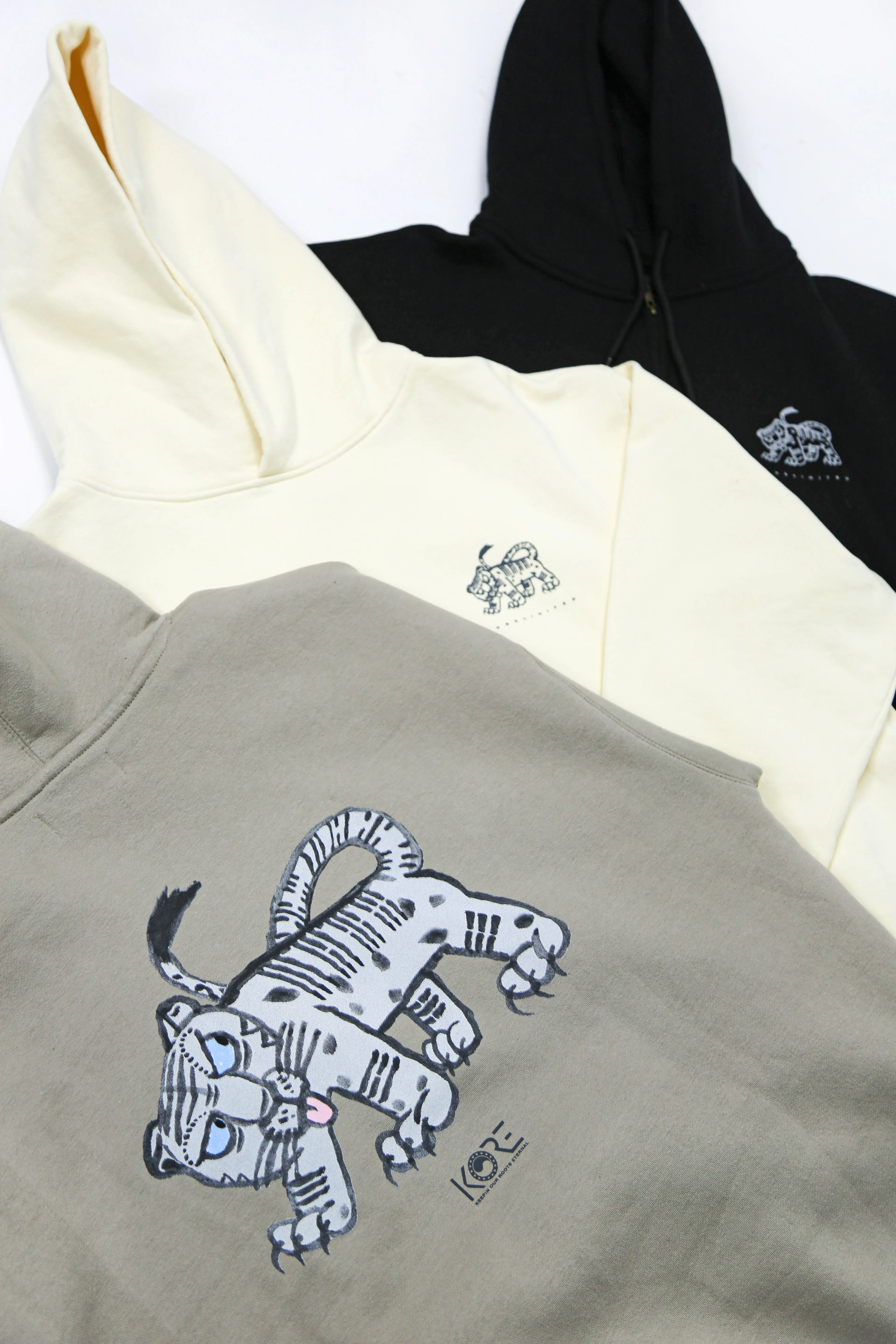 WHITE TIGER HOODIE (CEMENT)
